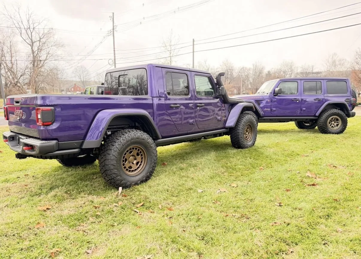 Jeep Gladiator Jeeps Parking Next To Jeeps IMG_1667