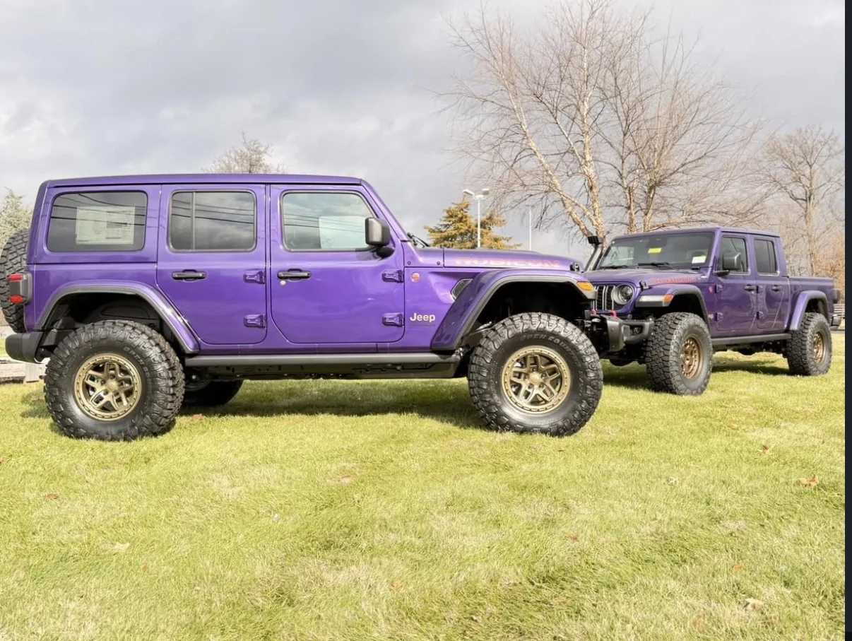 Jeep Gladiator Jeeps Parking Next To Jeeps IMG_1659