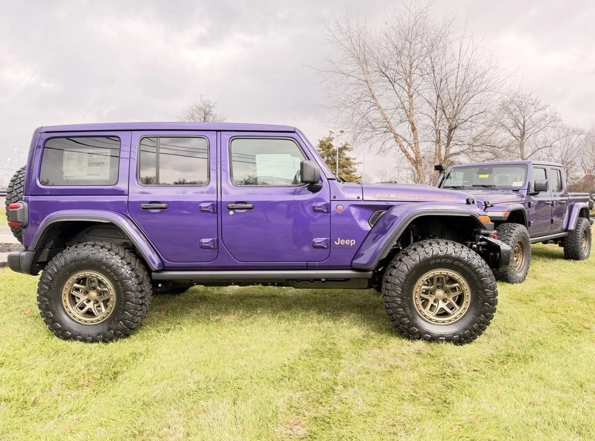 Jeep Gladiator Jeeps Parking Next To Jeeps IMG_1664