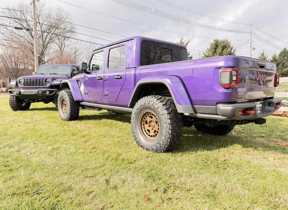 Jeep Gladiator Jeeps Parking Next To Jeeps IMG_1666