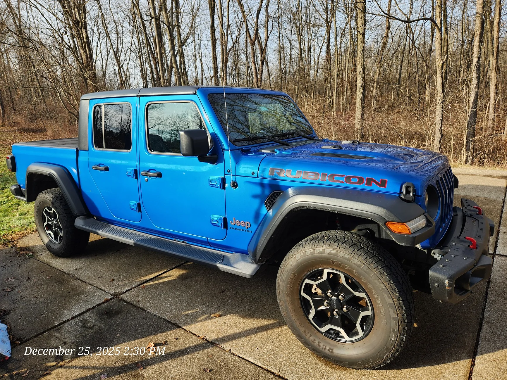 Jeep Gladiator Rock/salt chips in hood 20251225_143053