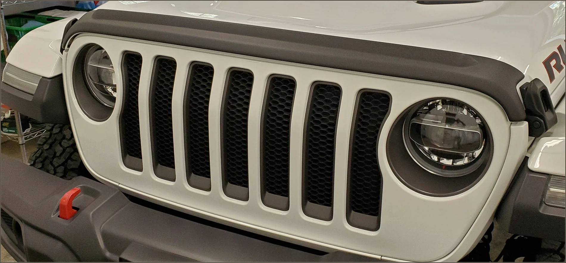 Jeep Gladiator Rock/salt chips in hood mmm