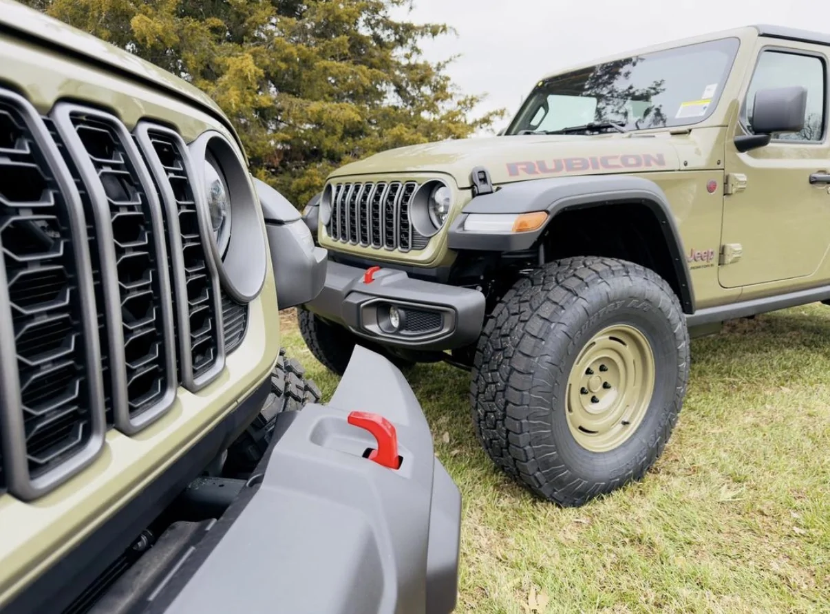 Jeep Gladiator Jeeps Parking Next To Jeeps IMG_1818