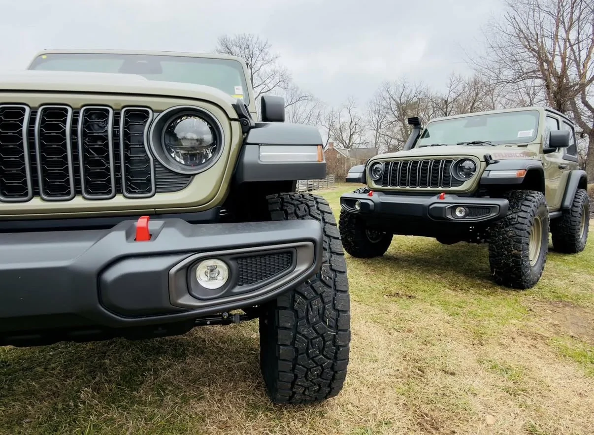 Jeep Gladiator Jeeps Parking Next To Jeeps IMG_1824