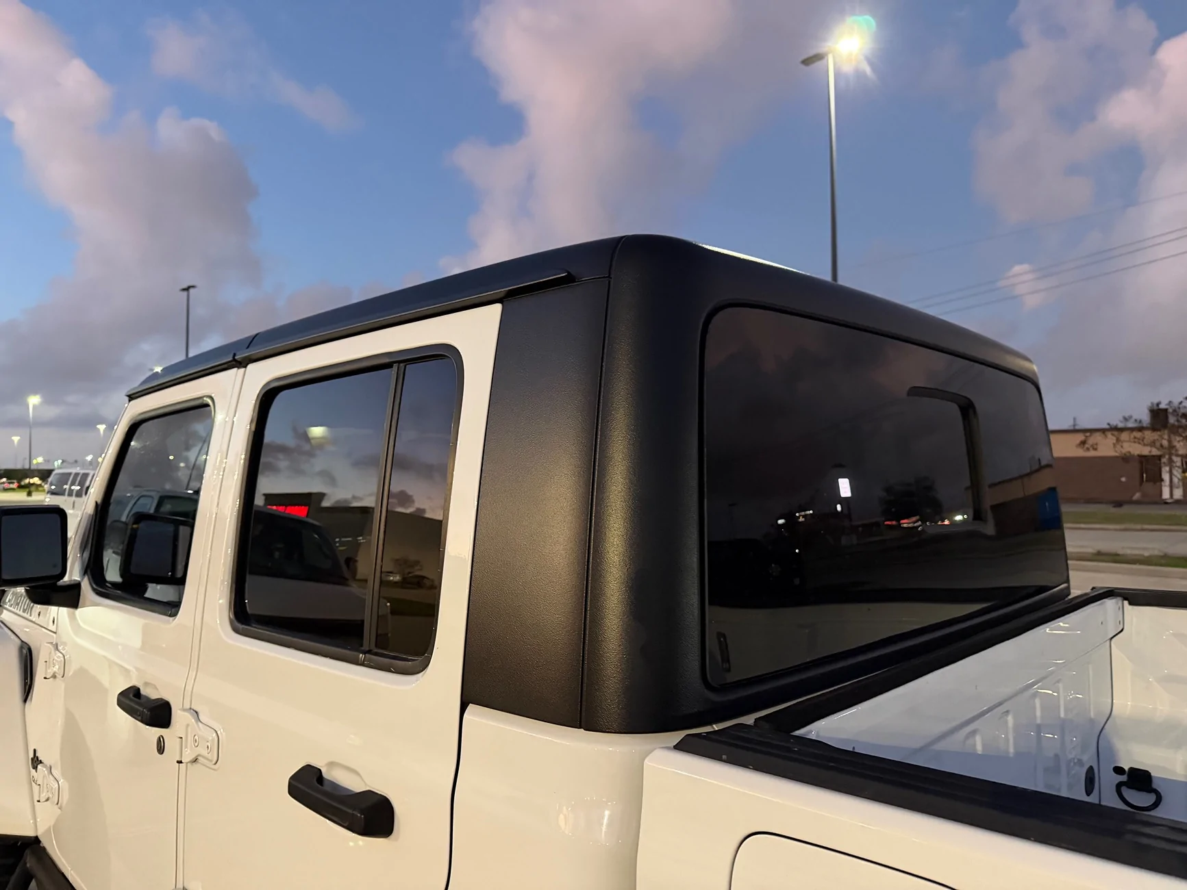 Jeep Gladiator Trade 2022 Willy's Black textured top for white top IMG_1103