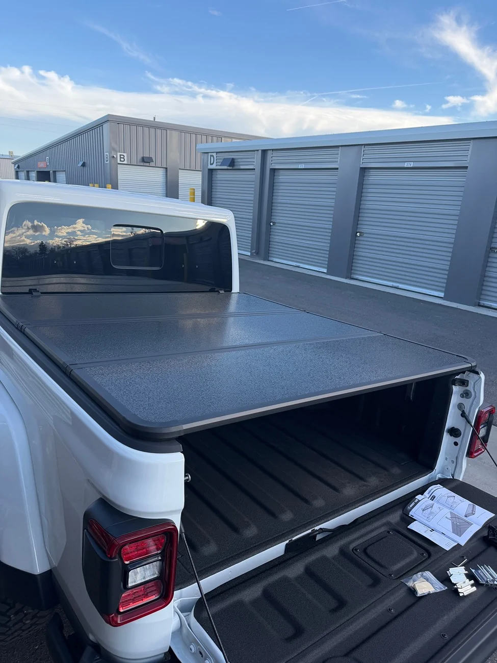 Jeep Gladiator Inexpensive Amazon Tonneau Cover IMG_0535
