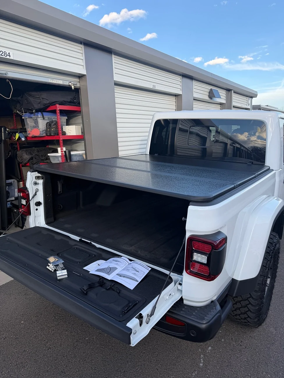 Jeep Gladiator Inexpensive Amazon Tonneau Cover IMG_0534