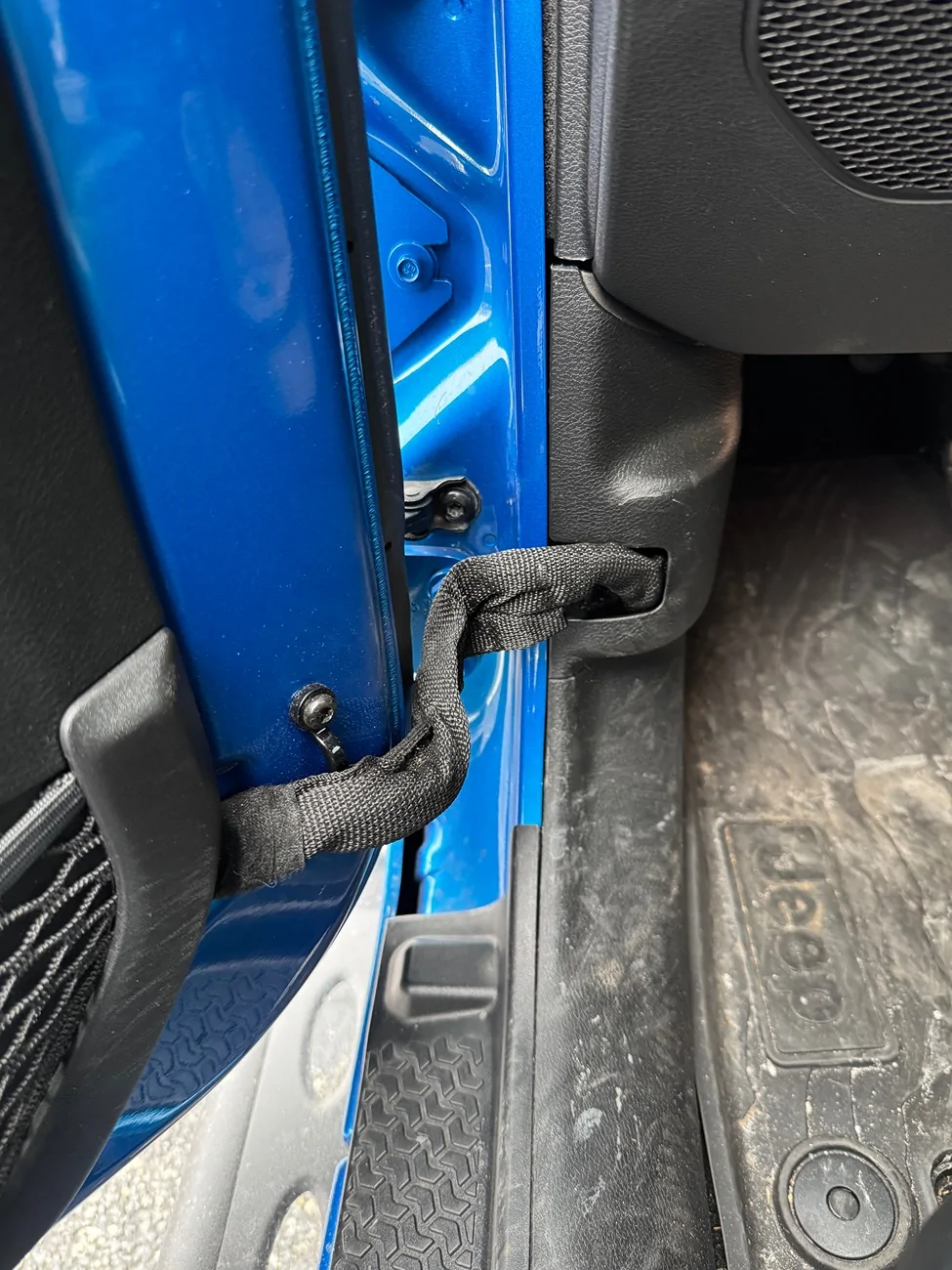 Jeep Gladiator Door Loom getting pinched in door jam….. anyone? IMG_3111