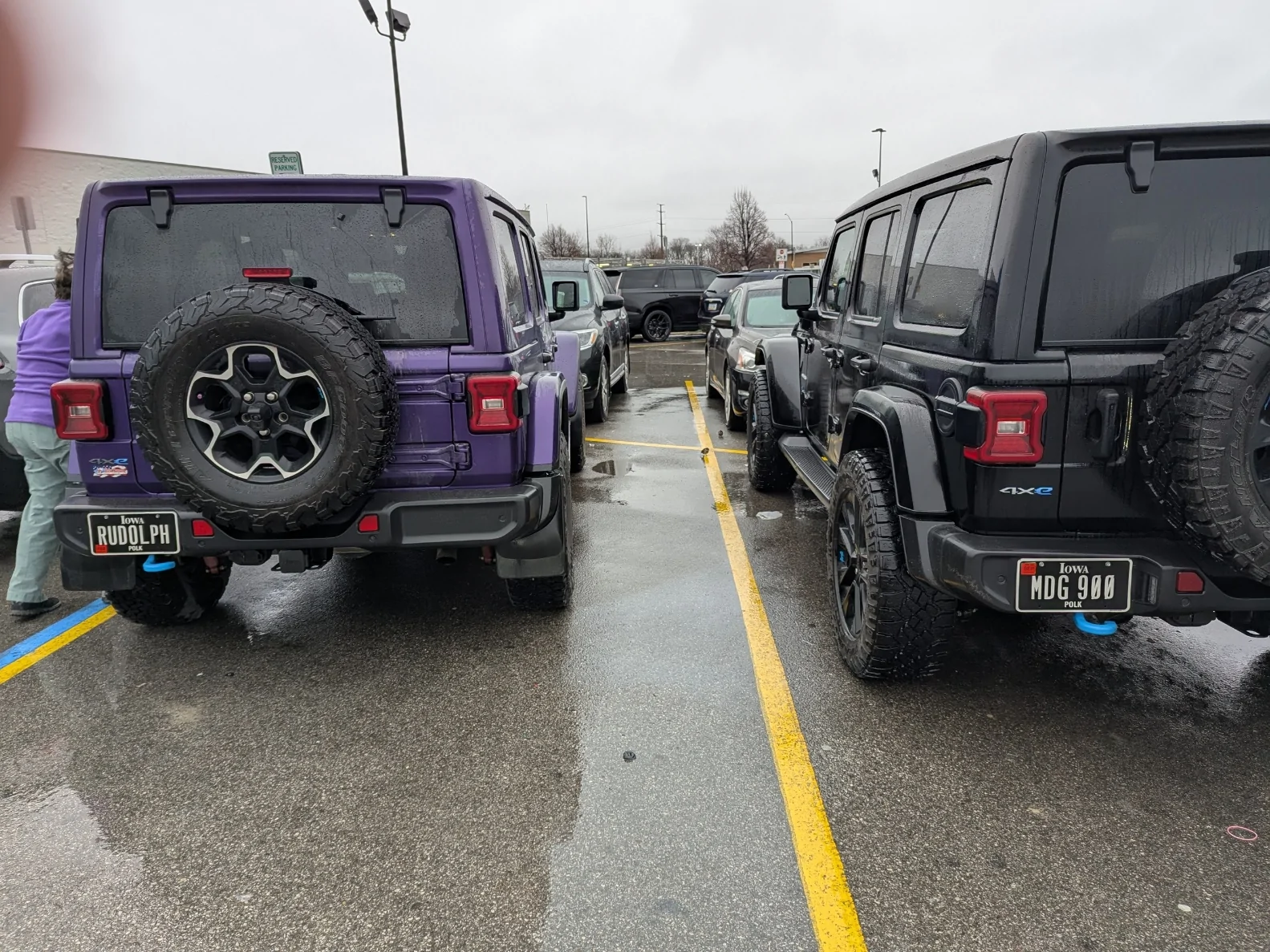 Jeep Gladiator Jeeps Parking Next To Jeeps PXL_20251228_160226308