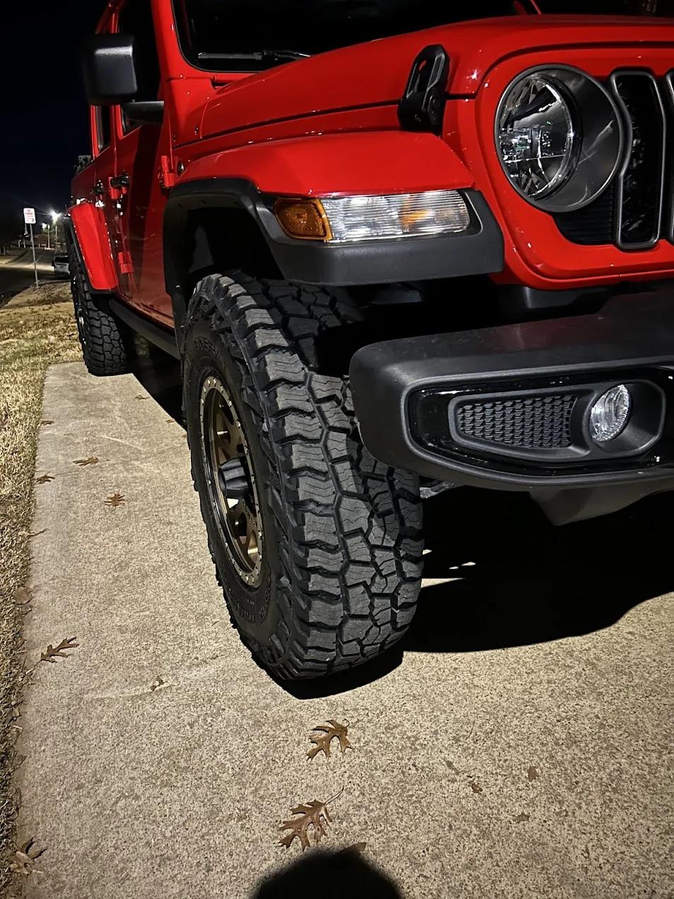 Jeep Gladiator Anyone go with more narrow 35” tires? Jeep Gladiator Front Side Vi