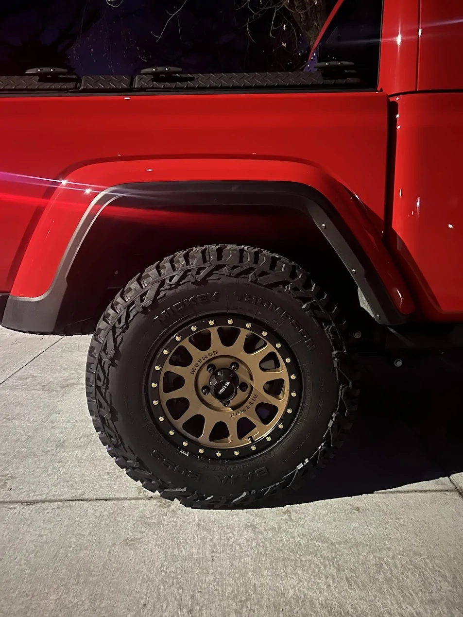Jeep Gladiator Anyone go with more narrow 35” tires? Jeep Gladiator Back Tir