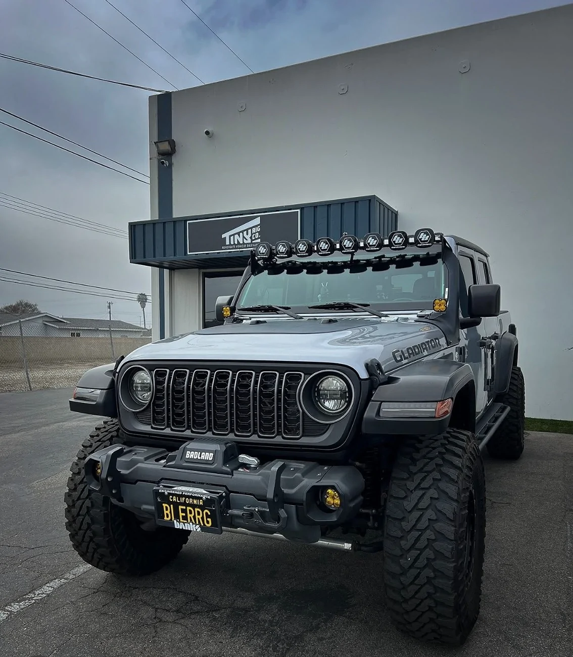 Jeep Gladiator Help me find this bumper IMG_3472