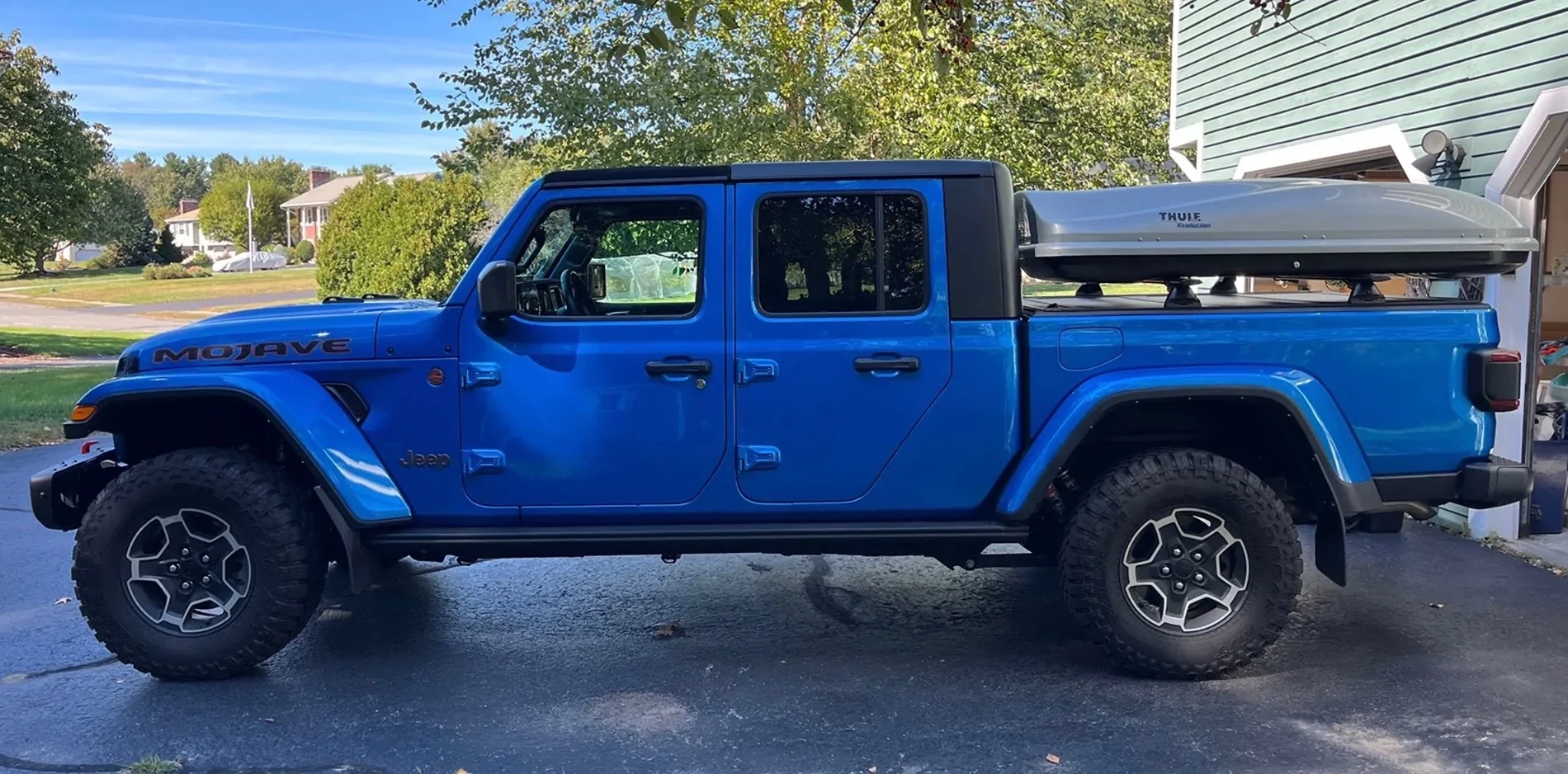 Jeep Gladiator 2025 Mojave bed cover and rails plus ski transport questions IMG_1064