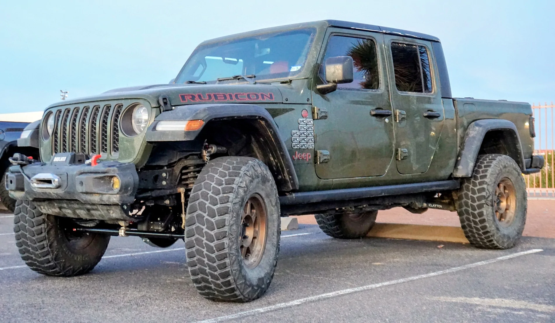 Jeep Gladiator Bent Axle or Blown Ball Joints/ Hub Bearing? DSC01902~2
