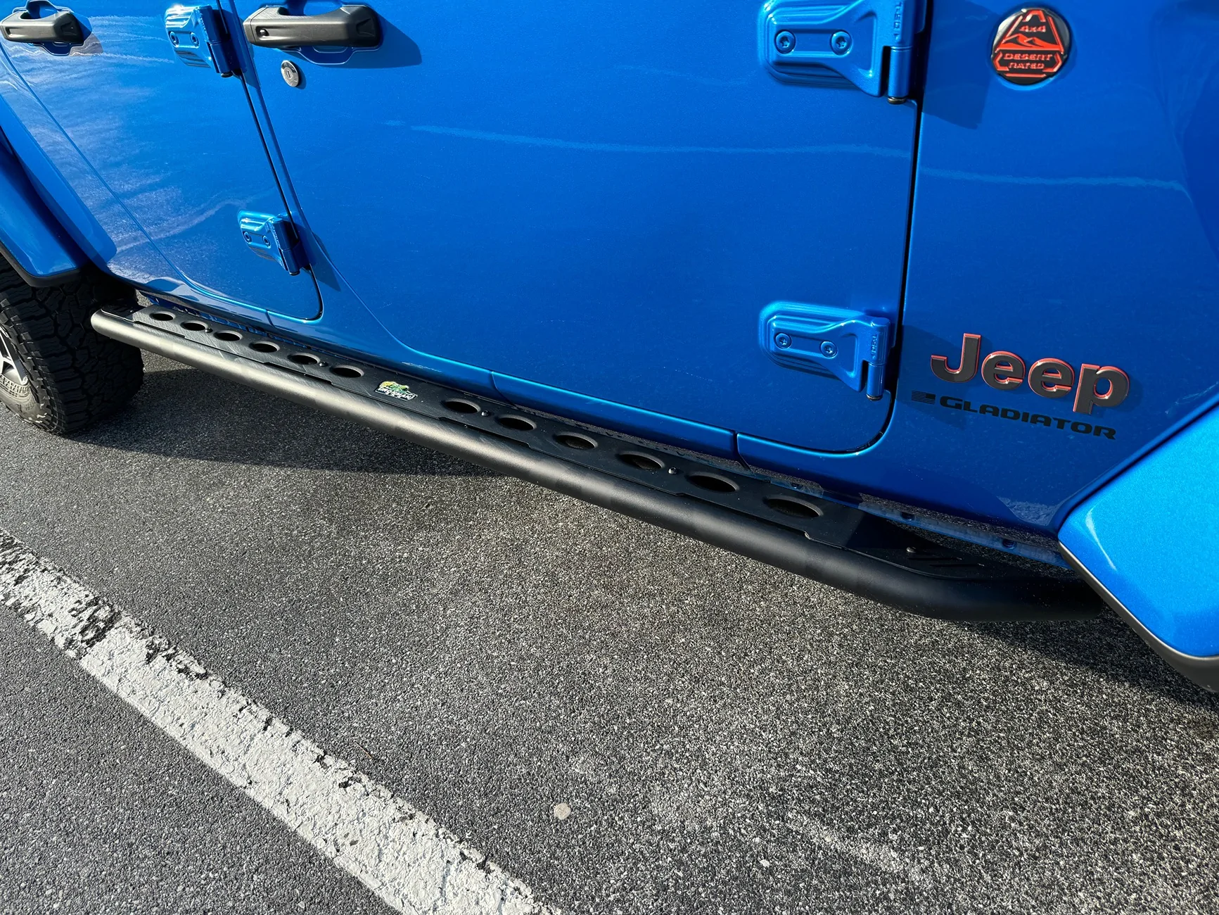 Jeep Gladiator Looking for removable steps for these “heavy duty rails” IMG_0534