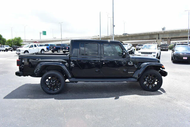 Jeep Gladiator 2022 Gladiator High Altitude 2.5 leveling question? 2022_jeep_gladiator-pic-2307109131719889877-1024x768