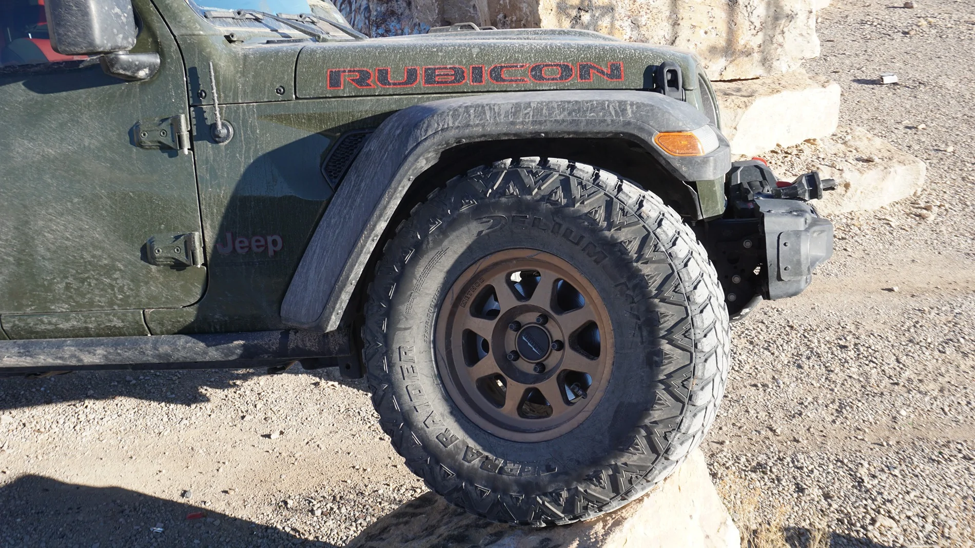 Jeep Gladiator Bent Axle or Blown Ball Joints/ Hub Bearing? DSC01927