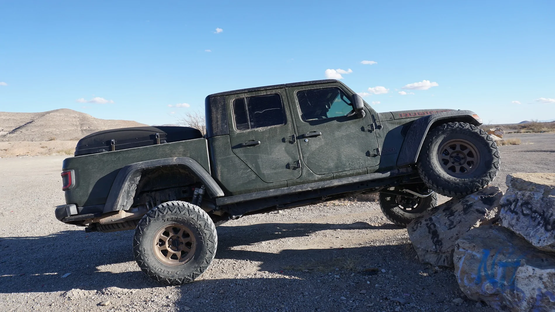 Jeep Gladiator Bent Axle or Blown Ball Joints/ Hub Bearing? DSC01929