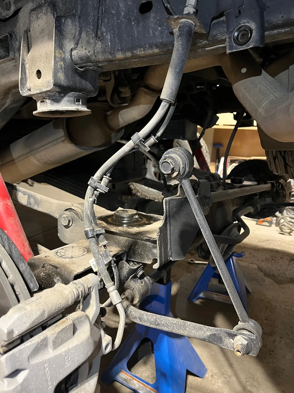 Jeep Gladiator Installing Air Lift 1000 -- how to get the airbags out and back into the coils IMG_5696