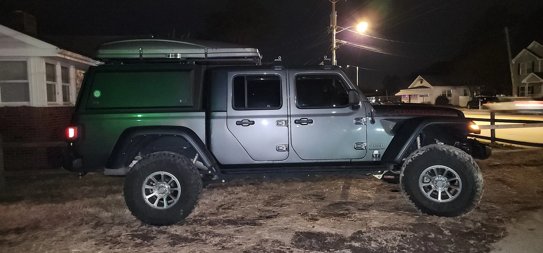 Jeep Gladiator Camper shell suggestions. 20251221_205147