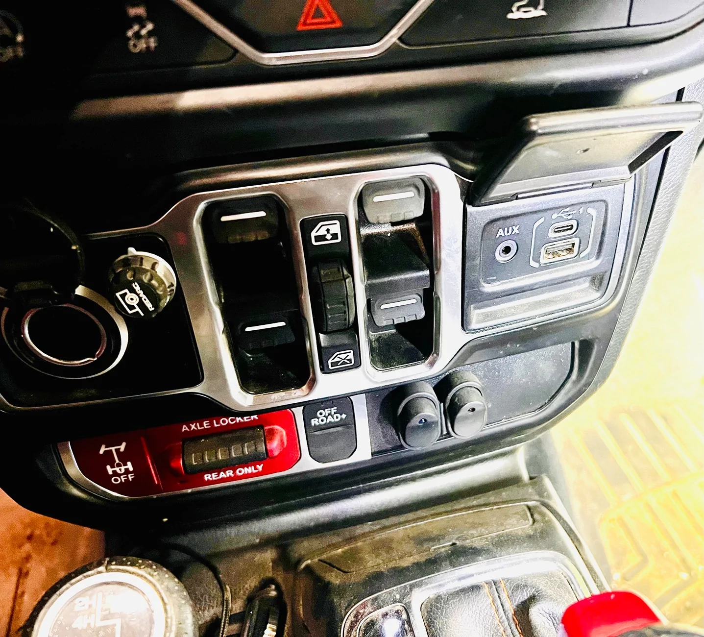 Jeep Gladiator Toggle switch location recommendations? IMG_0073