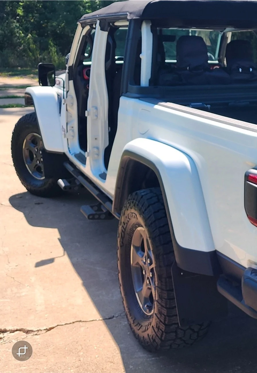 Jeep Gladiator Looking for removable steps for these “heavy duty rails” Screenshot_20260115_181805_Gallery