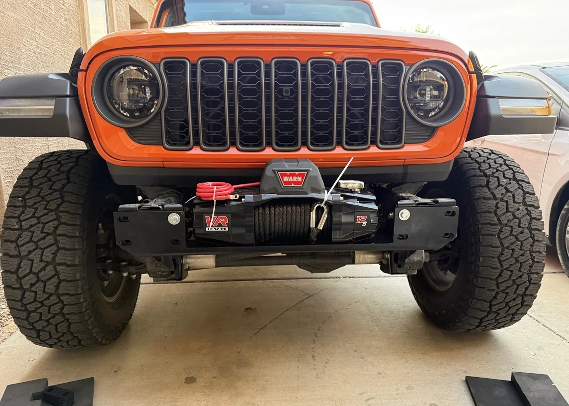 Jeep Gladiator Plastic Bumper Winch Club fr