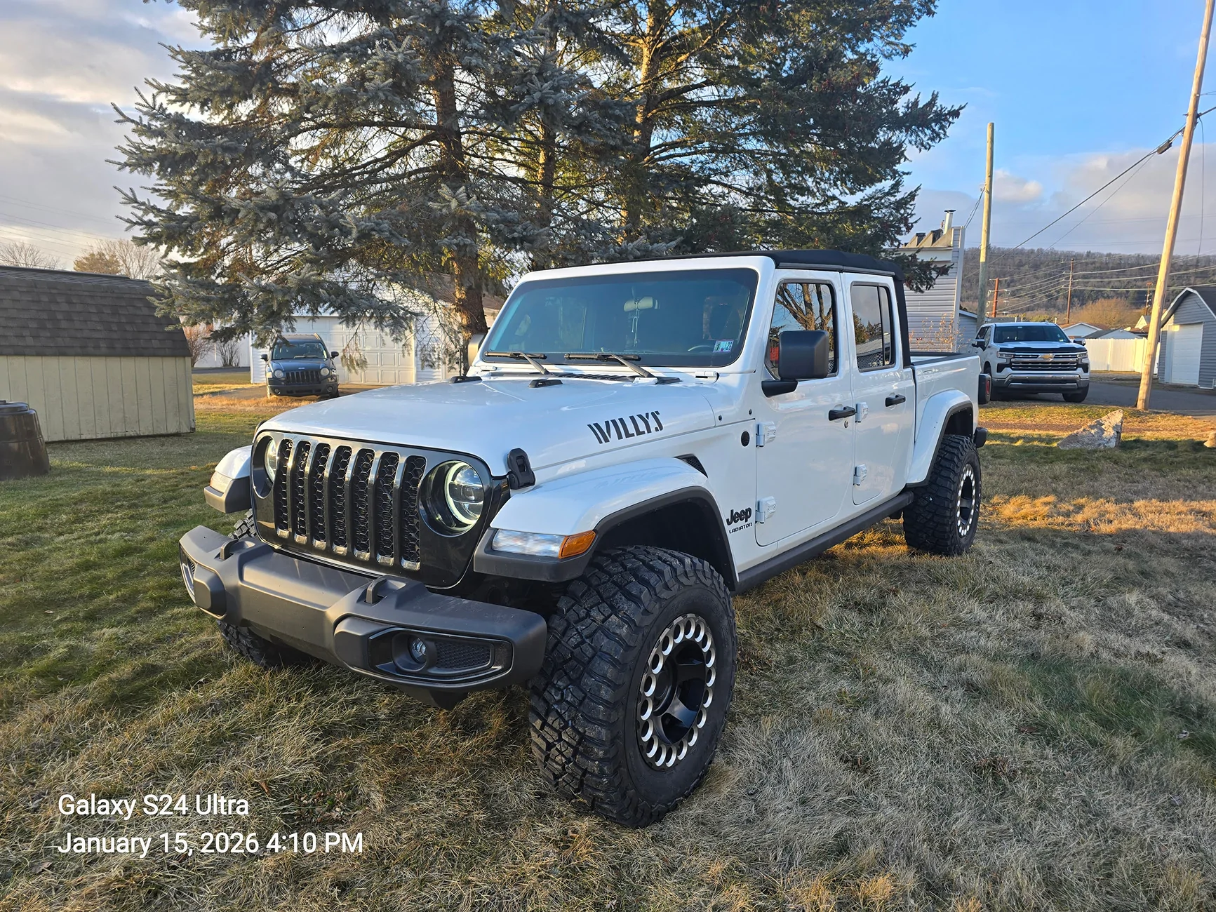 Jeep Gladiator Lets see all those Gladiators with lifts and bigger tires! 1000008891
