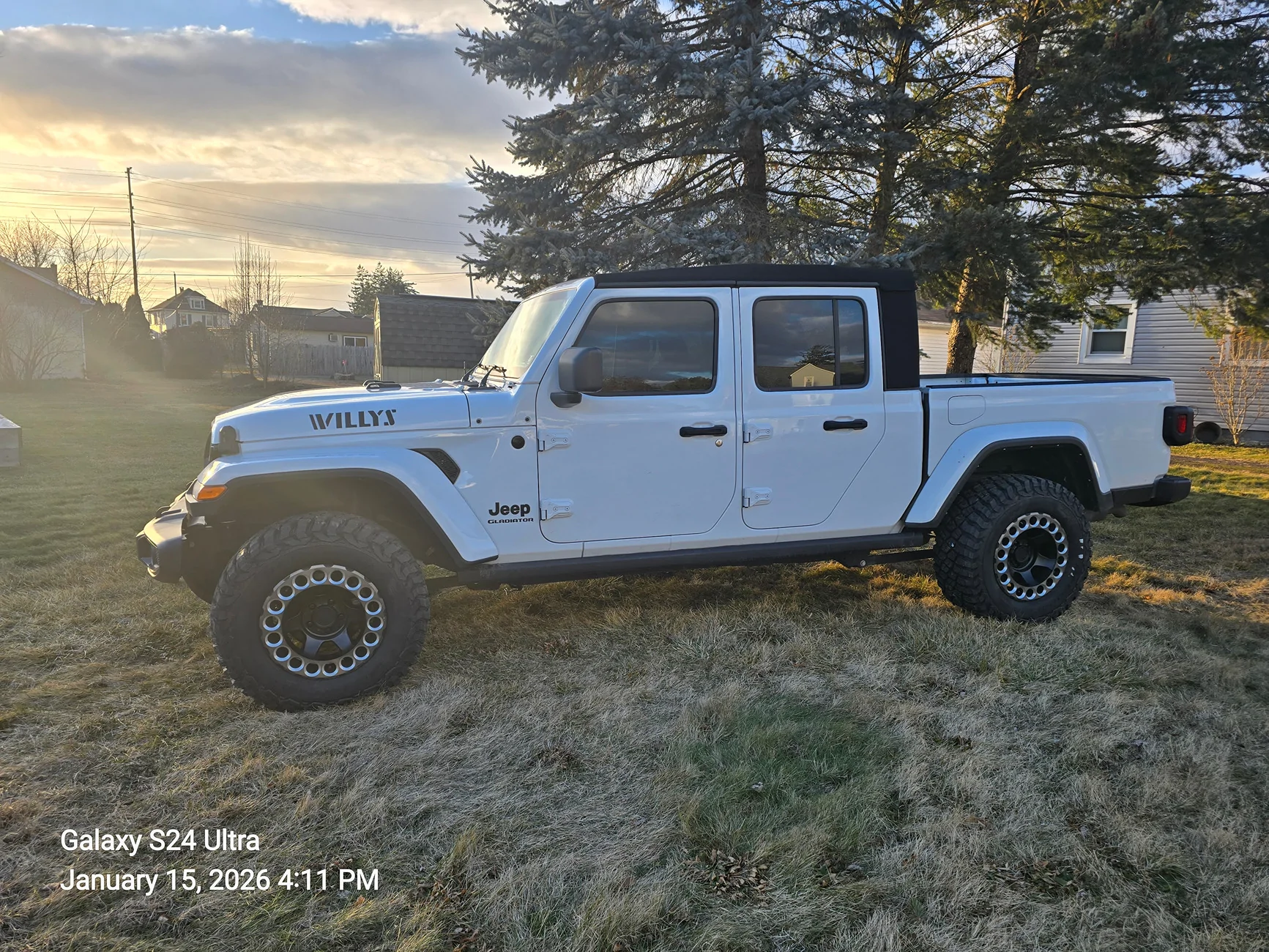 Jeep Gladiator Lets see all those Gladiators with lifts and bigger tires! 1000008895