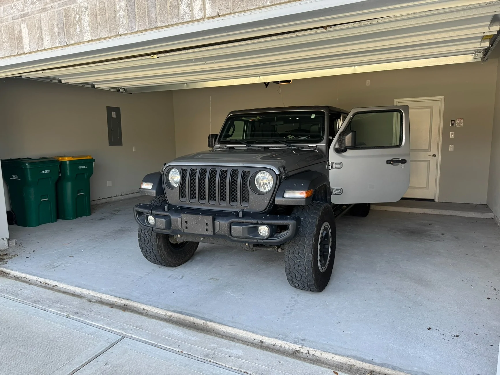 Jeep Gladiator [FOR SALE] 2020 Sport S - Mopar Lift/Fox Shocks, 35s, RockHard Sliders, Wireless Carplay - $25,000 IMG_1522