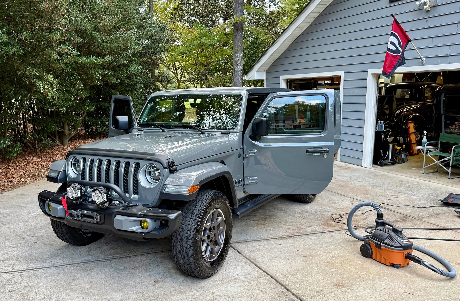 Jeep Gladiator Winch and Quadratec light mounts combo on plastic front bumper IMG_0788