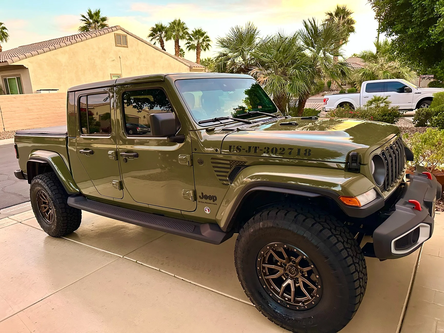 Jeep Gladiator Stuffing Tires on a Leveled High Tide image1