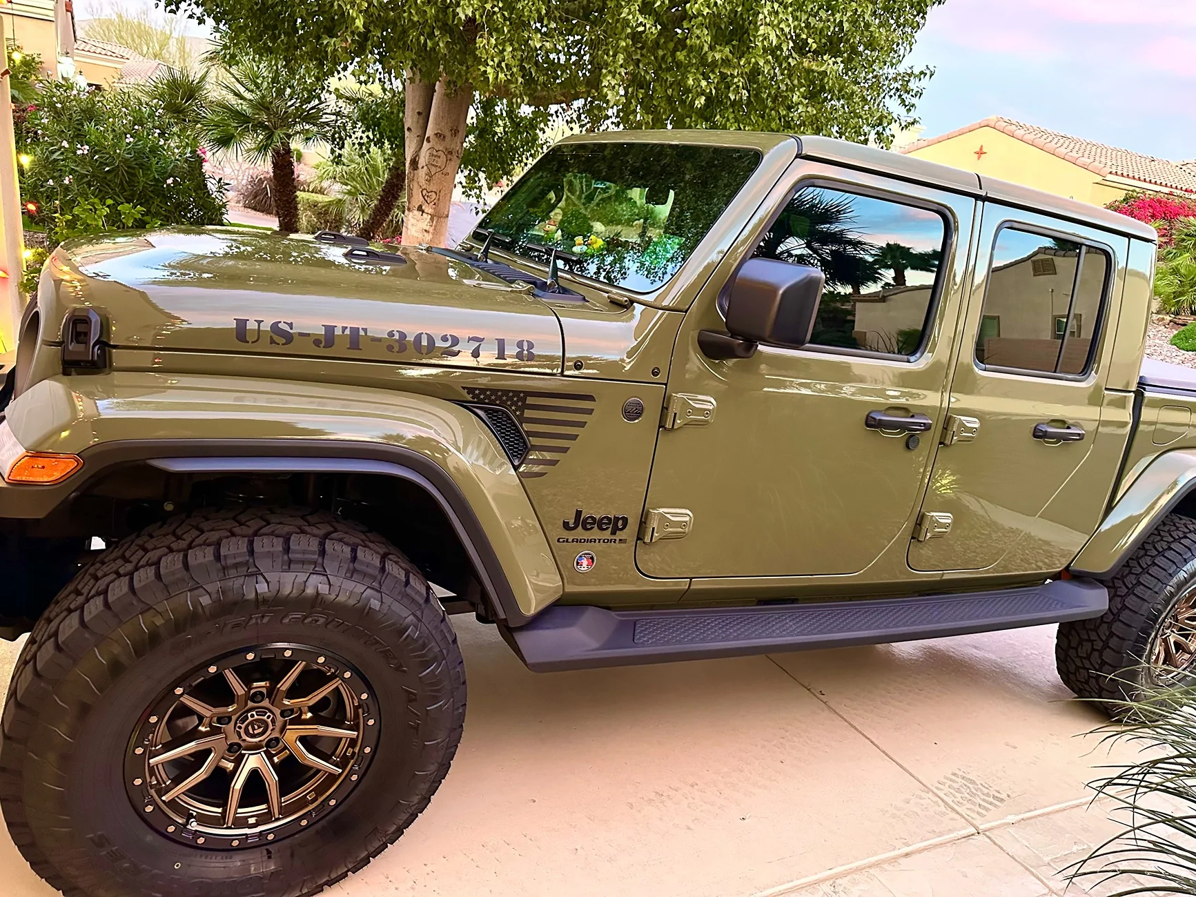Jeep Gladiator Stuffing Tires on a Leveled High Tide image0