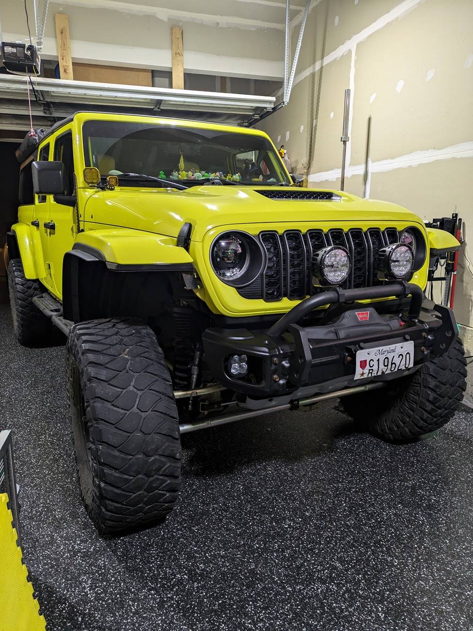 Jeep Gladiator Painted fender flares on gladiator mojave 415014-64eb4a017d85fd2e985ed0d23cd60a5a