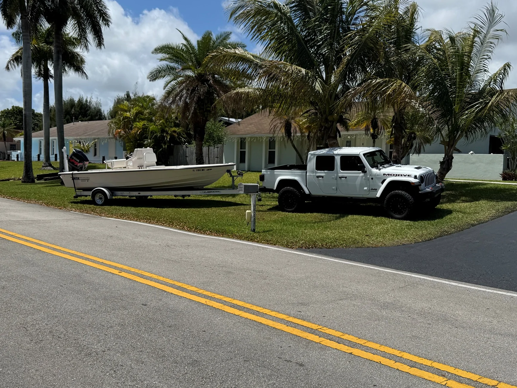 Jeep Gladiator Rubicon vs Mojave boat towing pathy and mojav