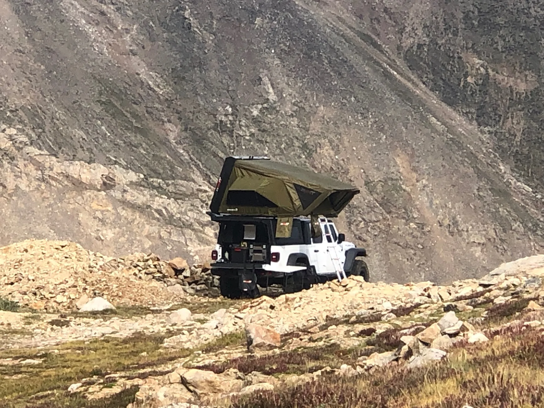 Jeep Gladiator Alu Cab contour canopy, 23Zero armadillo A3 tent IMG_5412