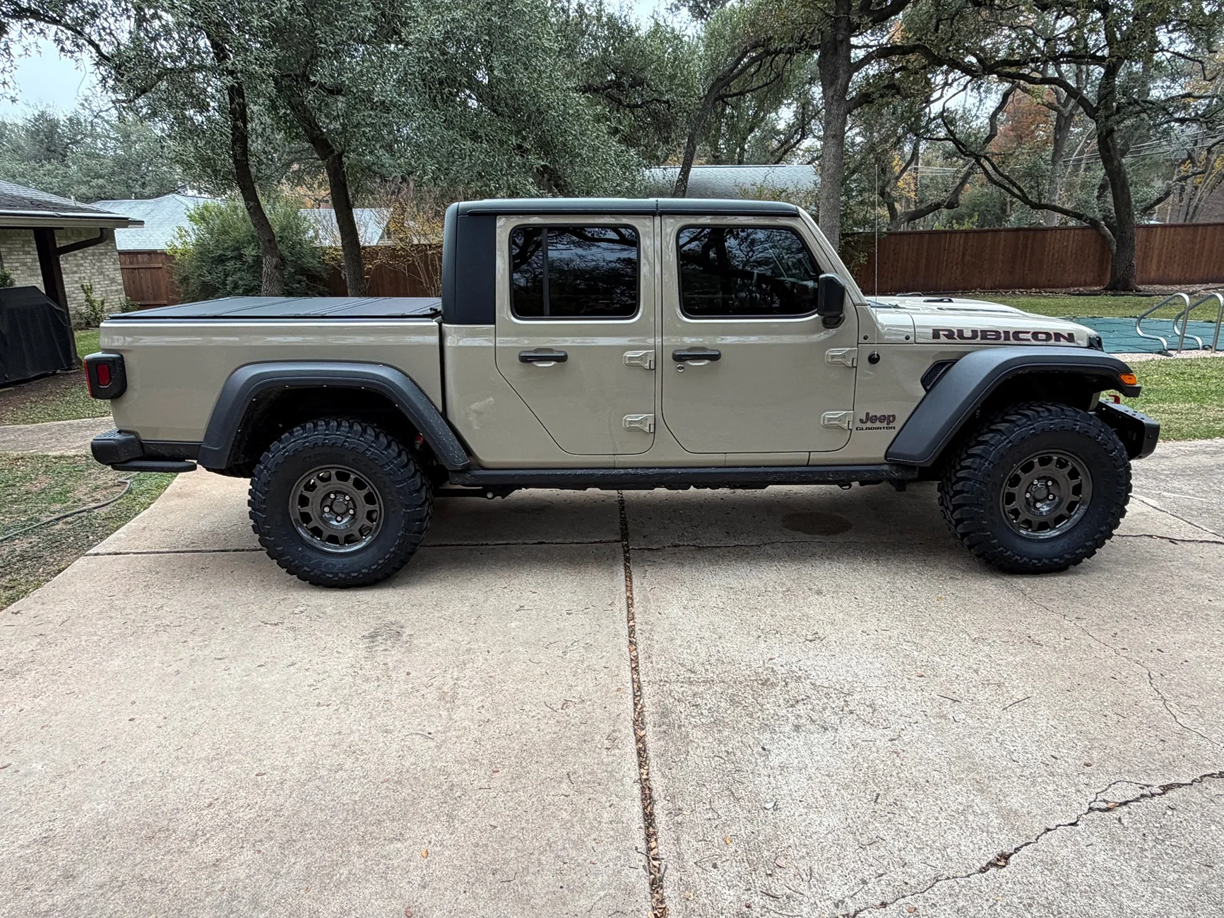 Jeep Gladiator 35" Toyo Open Country R/T Pro Tires 35s installed on stock wheels & factory suspension IMG_6232