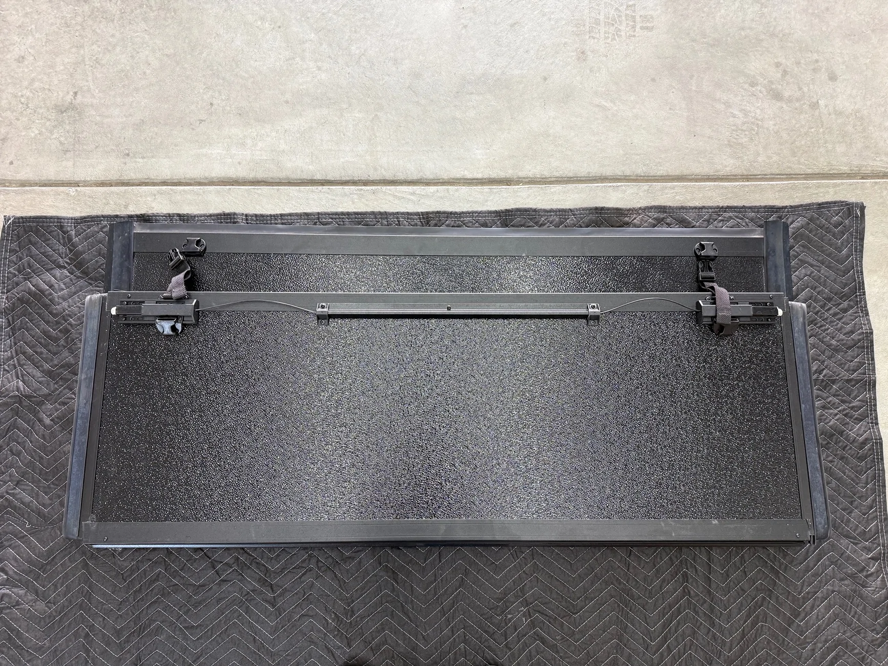 Jeep Gladiator Rough Country hard low profile bed cover 300$ IMG_2608