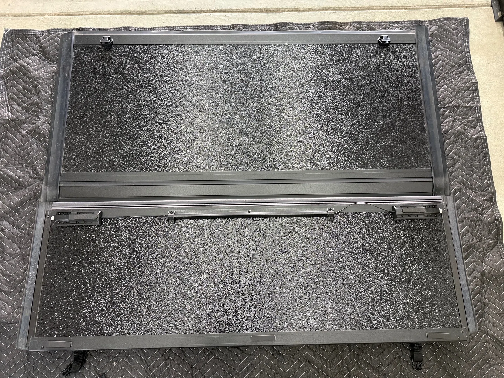 Jeep Gladiator Rough Country hard low profile bed cover 300$ IMG_2607