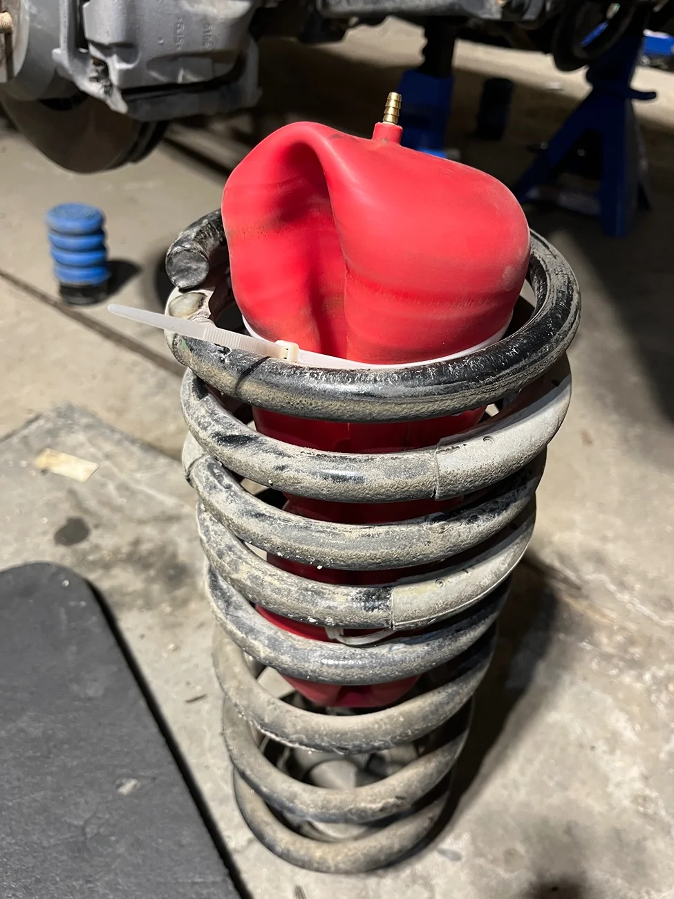 Jeep Gladiator Rear end sag with a small load. Please help. IMG_5697