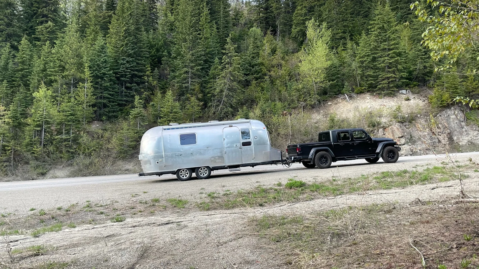 Jeep Gladiator Any experiences towing a 23' Airstream? IMG_0049