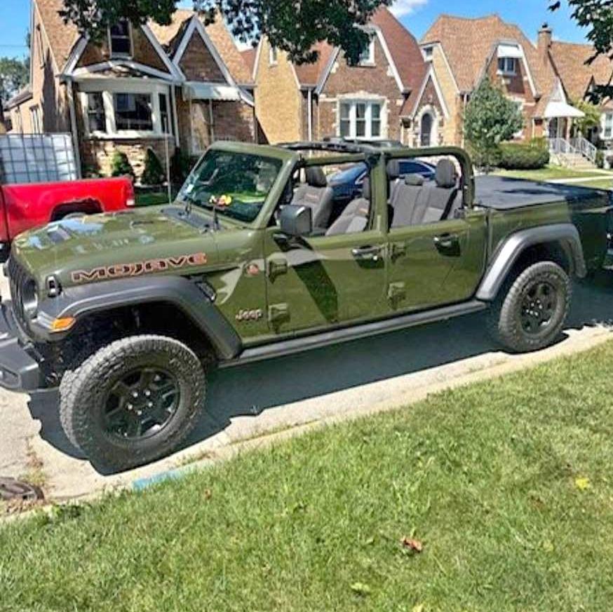 Jeep Gladiator Buy a 2024 Gladiator Max Tow with zero maintenance history? gladiator half doors