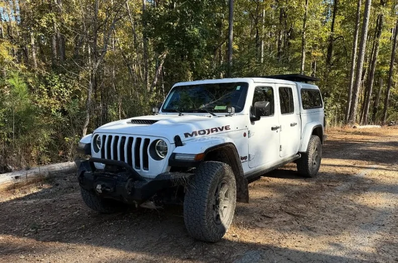 Jeep Gladiator A.R.E. CX Classic Canopy - Driver Side Sliding Window Help Gladiator 02