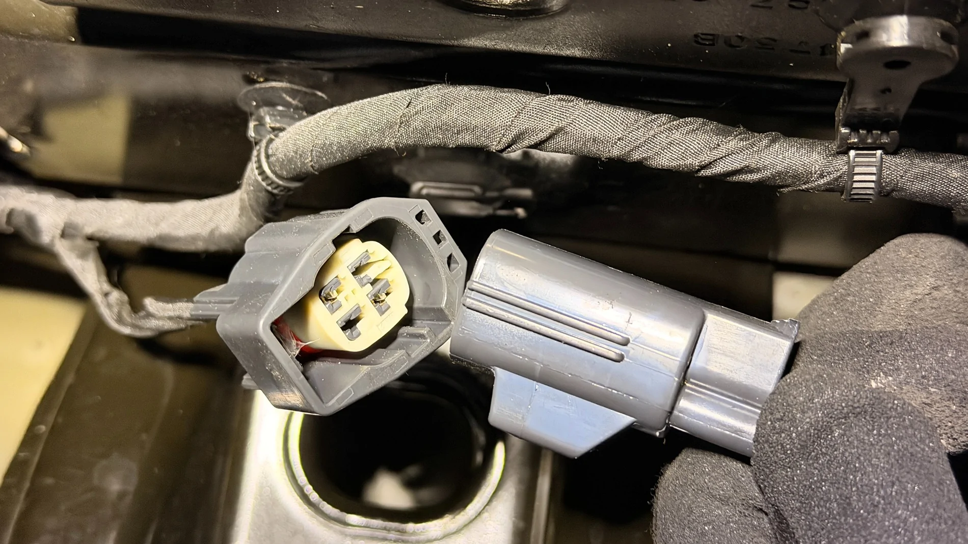 Jeep Gladiator Reverse camera license plate light bleed - my fix IMG_9704