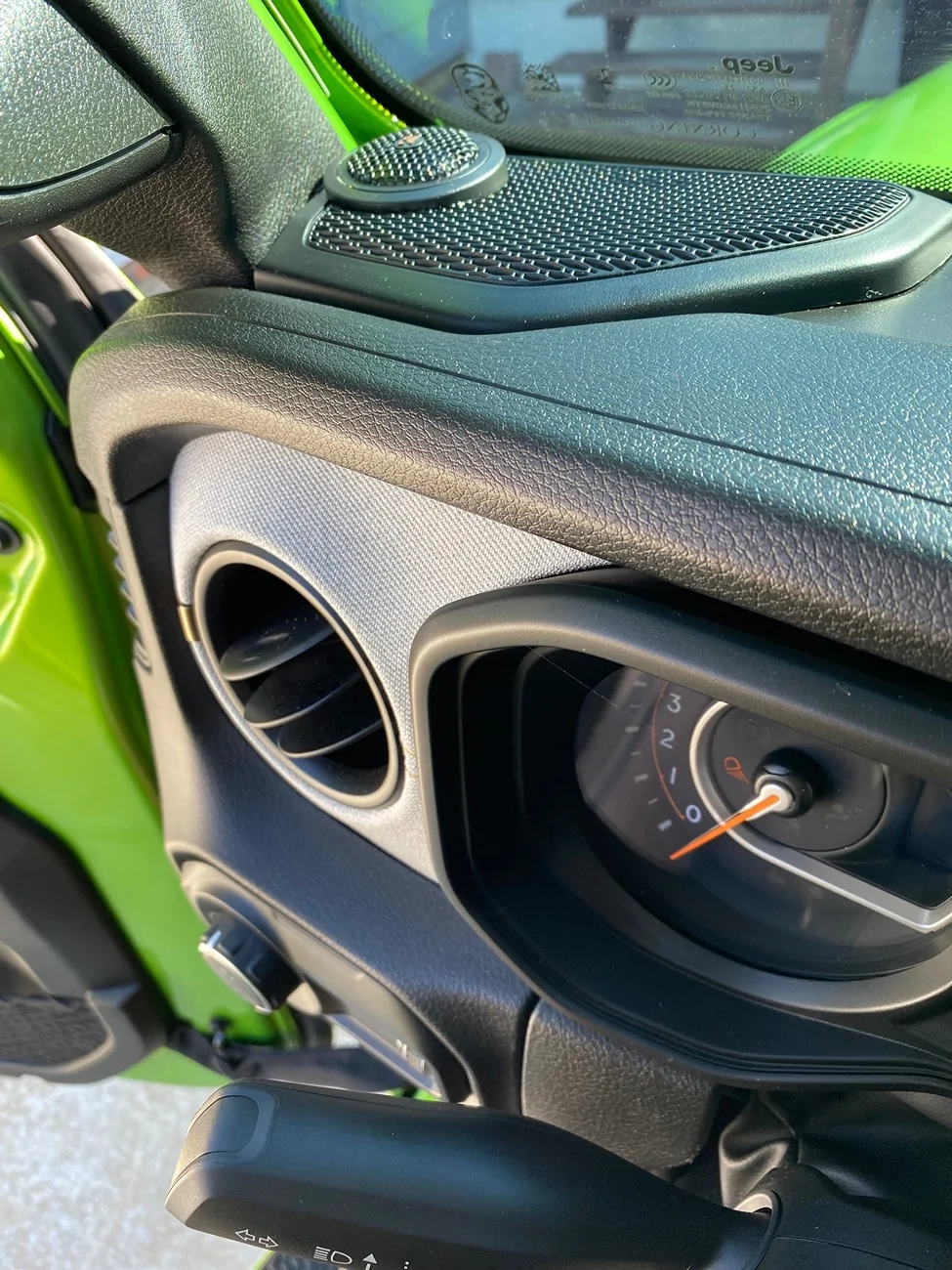 Jeep Gladiator Kicker speaker upgrade in the roll bar IMG_1480