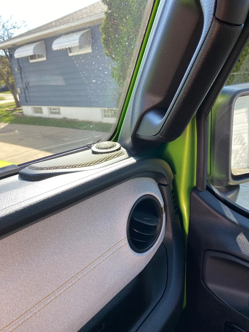 Jeep Gladiator Kicker speaker upgrade in the roll bar IMG_1479