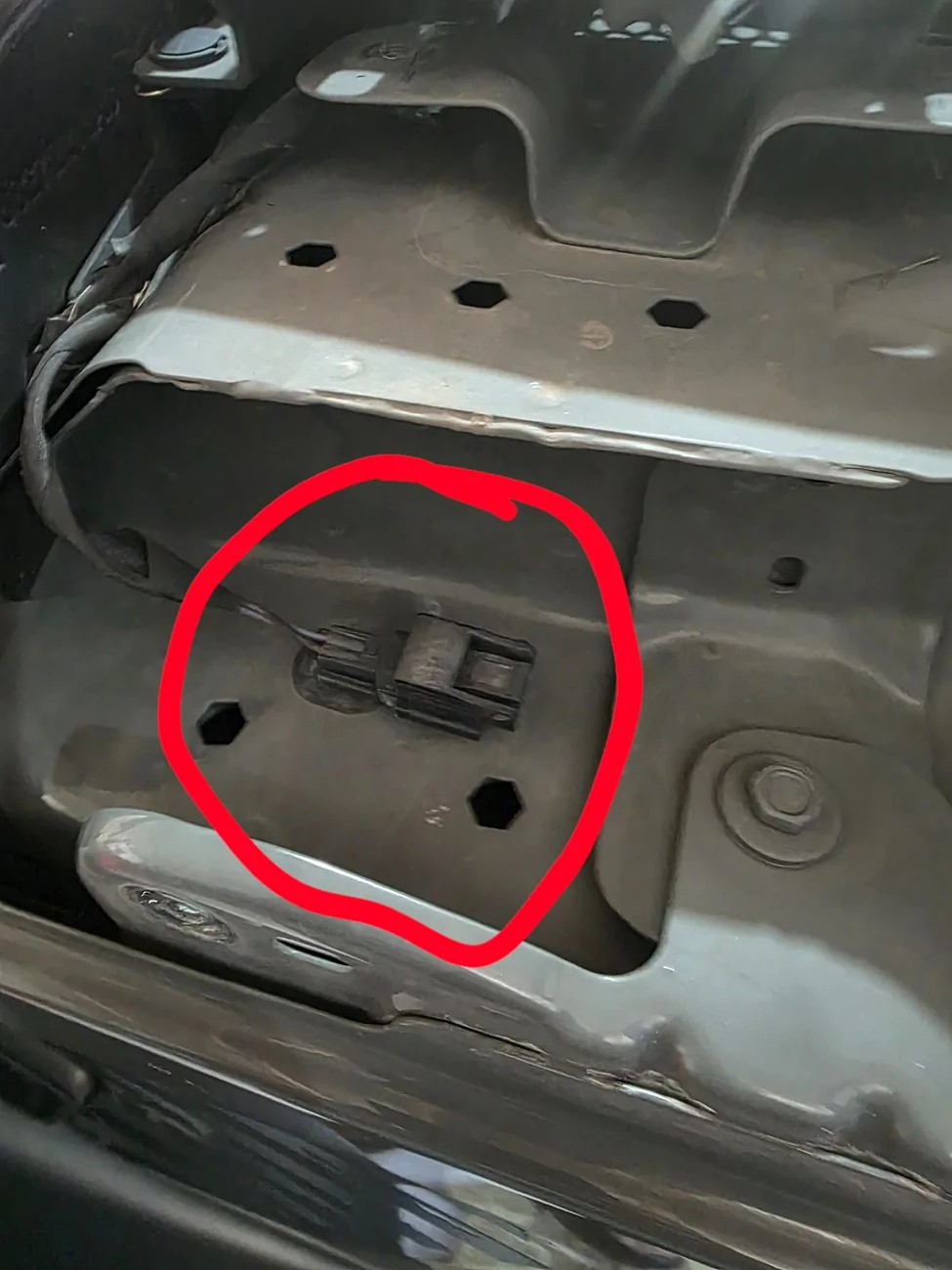 Jeep Gladiator ??what is this?? Nothing hooked up to it. 2020 Rubicon 7399