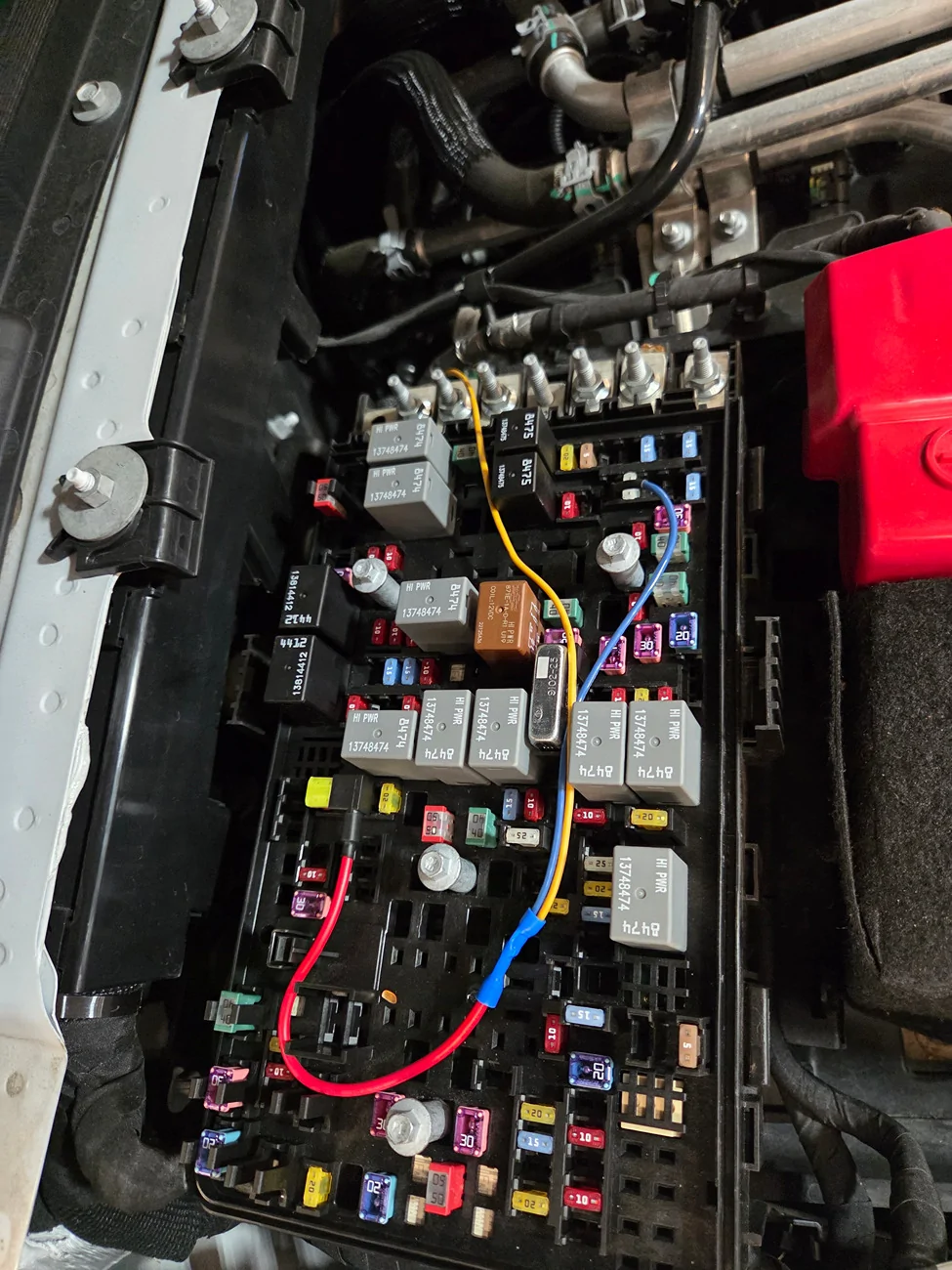 Jeep Gladiator Making Center Console USB Switched 1000001953