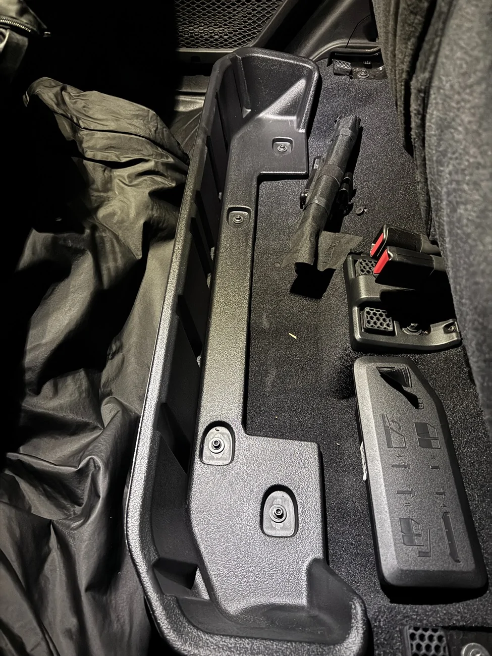 Jeep Gladiator Missing under seat storage box? IMG_8776