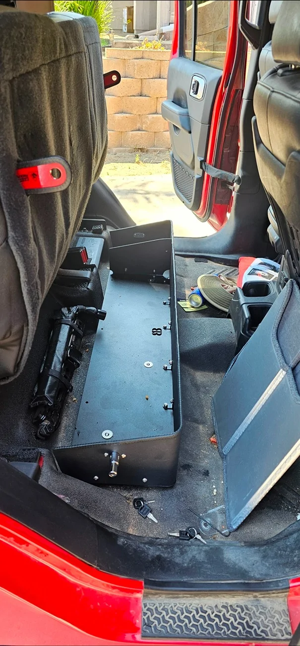 Jeep Gladiator Missing under seat storage box? Screenshot_20260211_224000_Gallery
